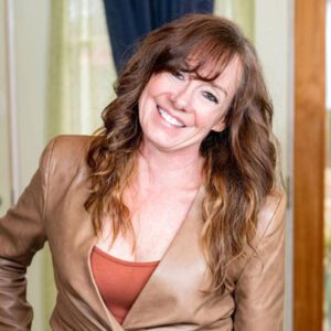 lisa hawkins headshot web lisa hawkins certified dating coach and relationship counselor